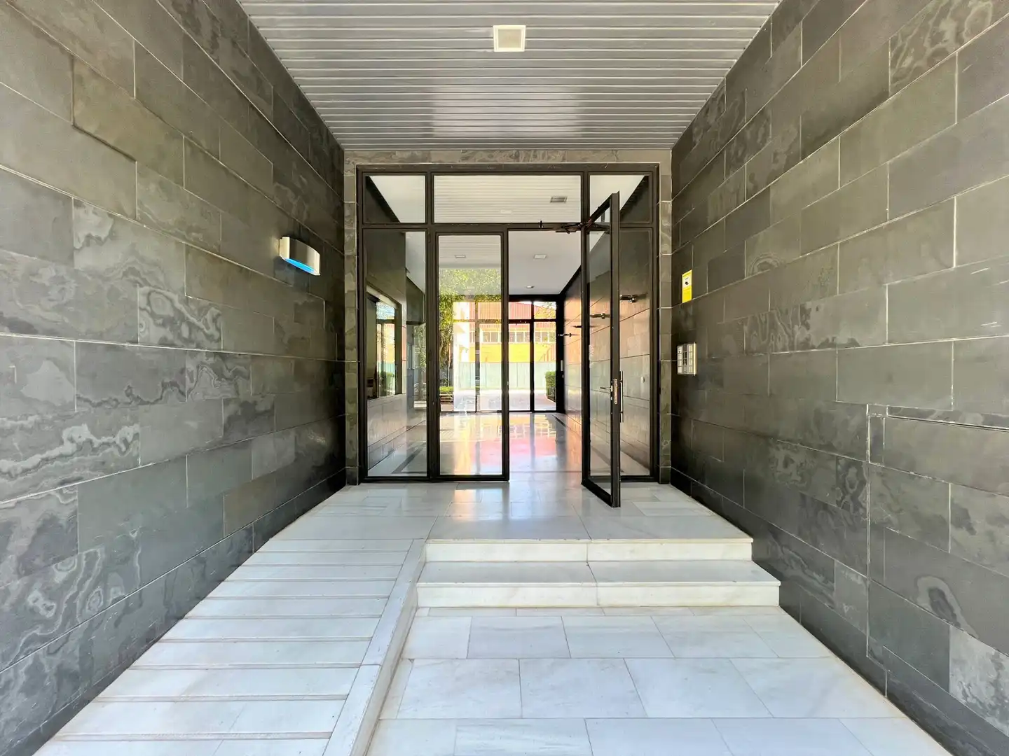 Flat for rent in Valencia  with Air Conditioner, Oven and Washing machine
