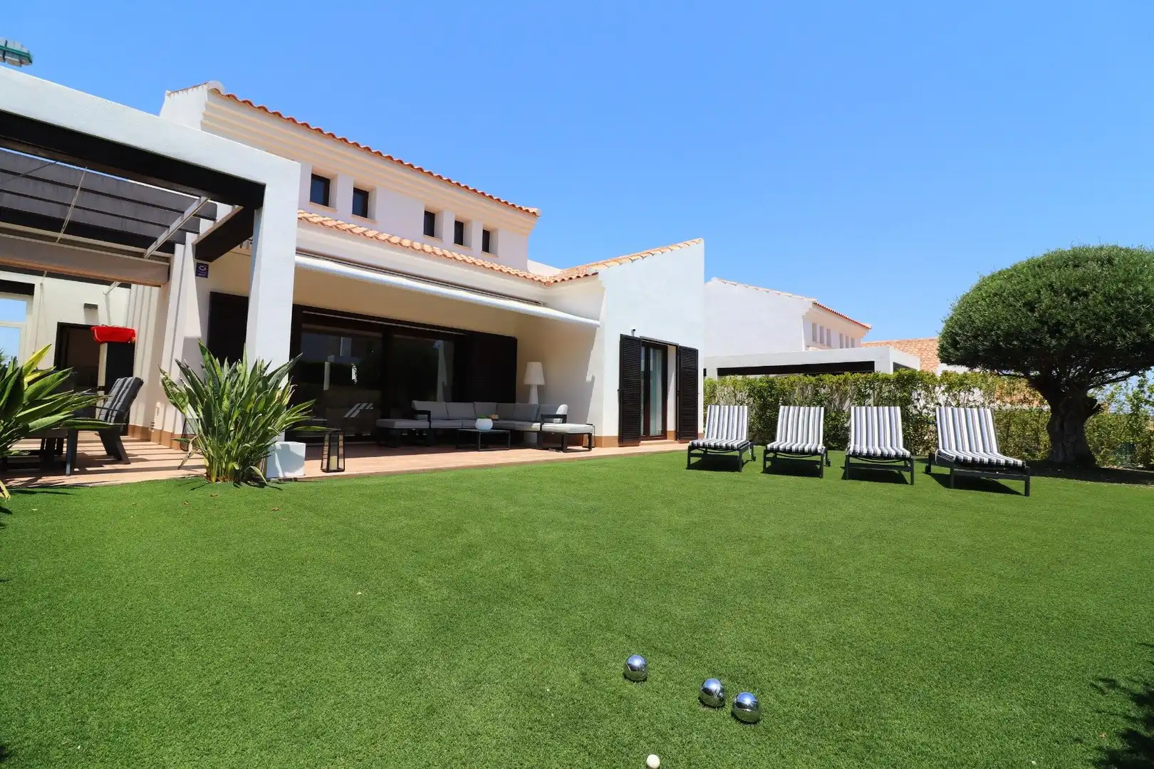 Detached house with pool for sale in Algorfa