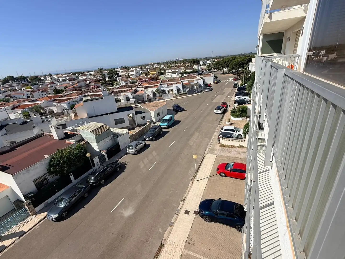 Vista exterior de Estudi en venda en Roses amb Calefacció, Terrassa i Moblat