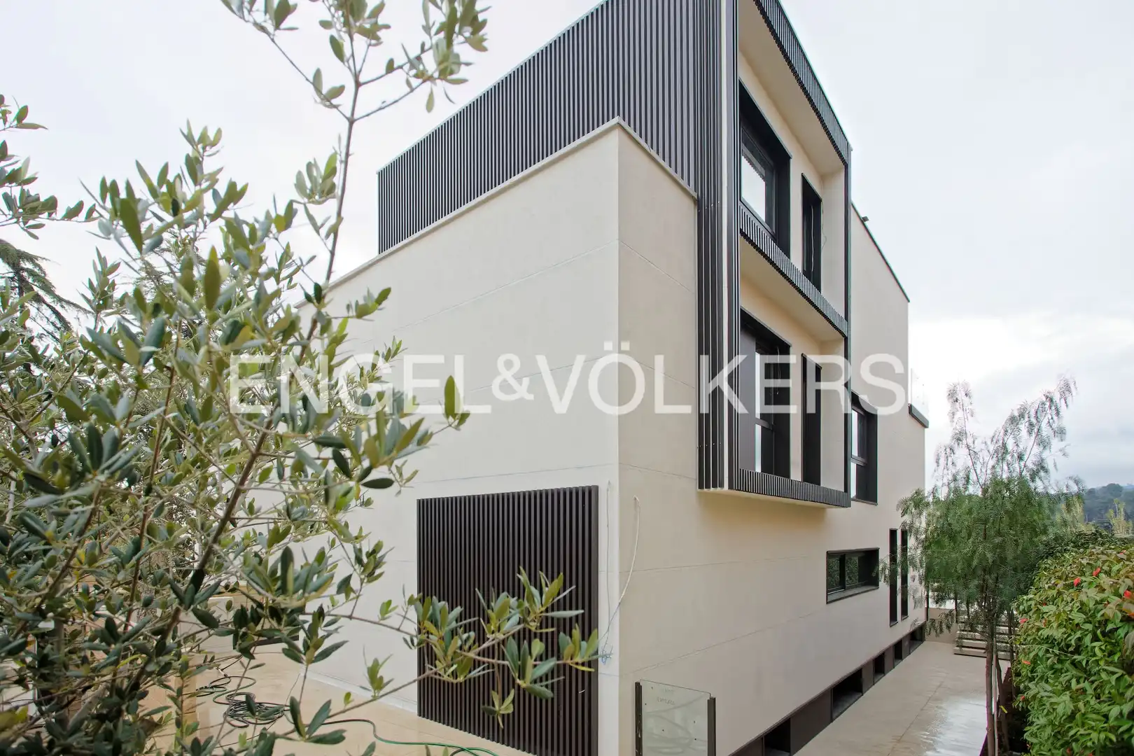 Vista exterior de Casa o xalet en venda en Sant Cugat del Vallès amb Aire condicionat, Calefacció i Jardí privat