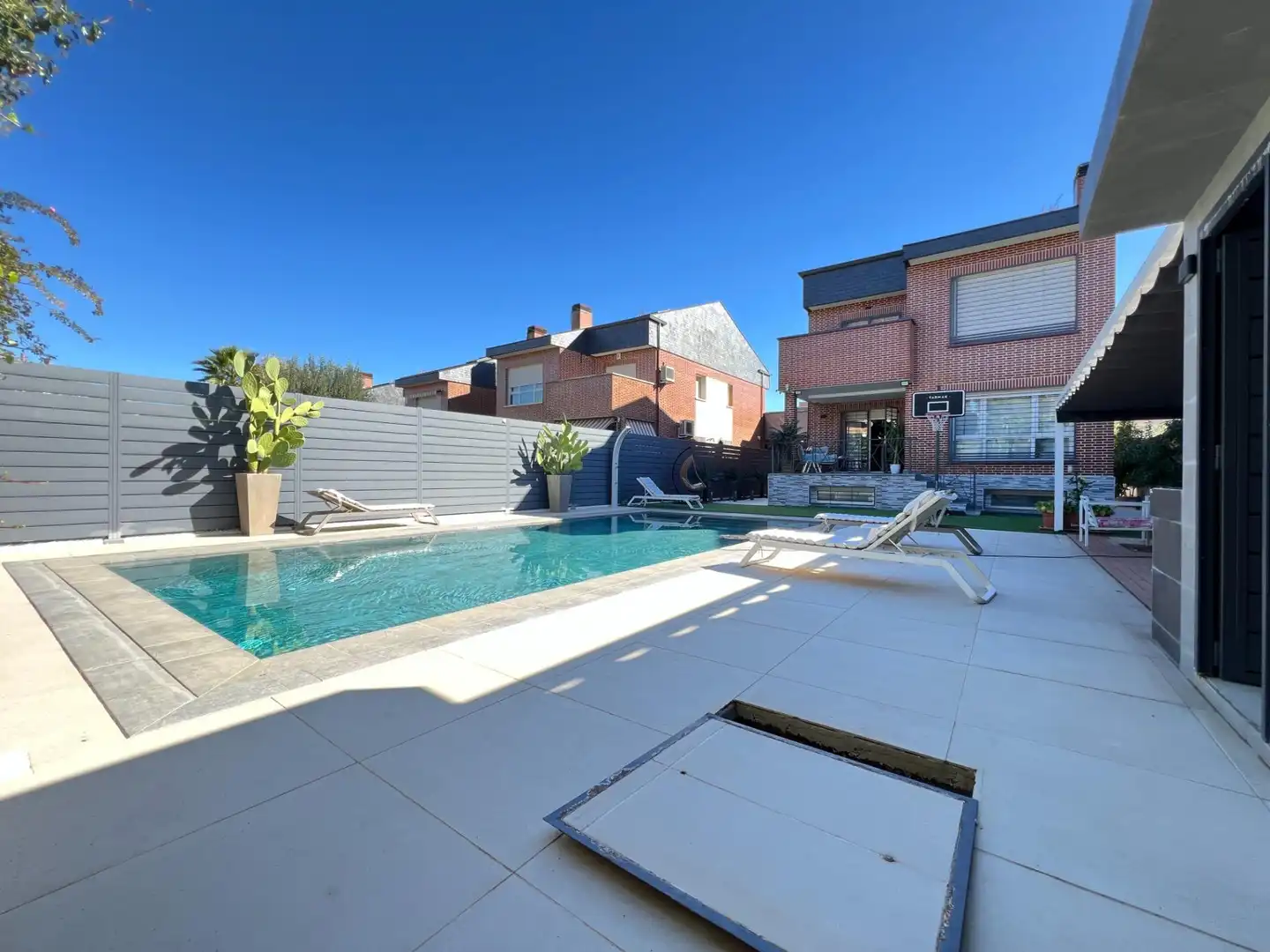 Piscina de Casa o xalet en venda en Rivas-Vaciamadrid amb Aire condicionat, Calefacció i Jardí privat