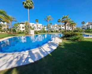 Swimming pool of Flat for sale in Benahavís  with Air Conditioner, Terrace and Swimming Pool