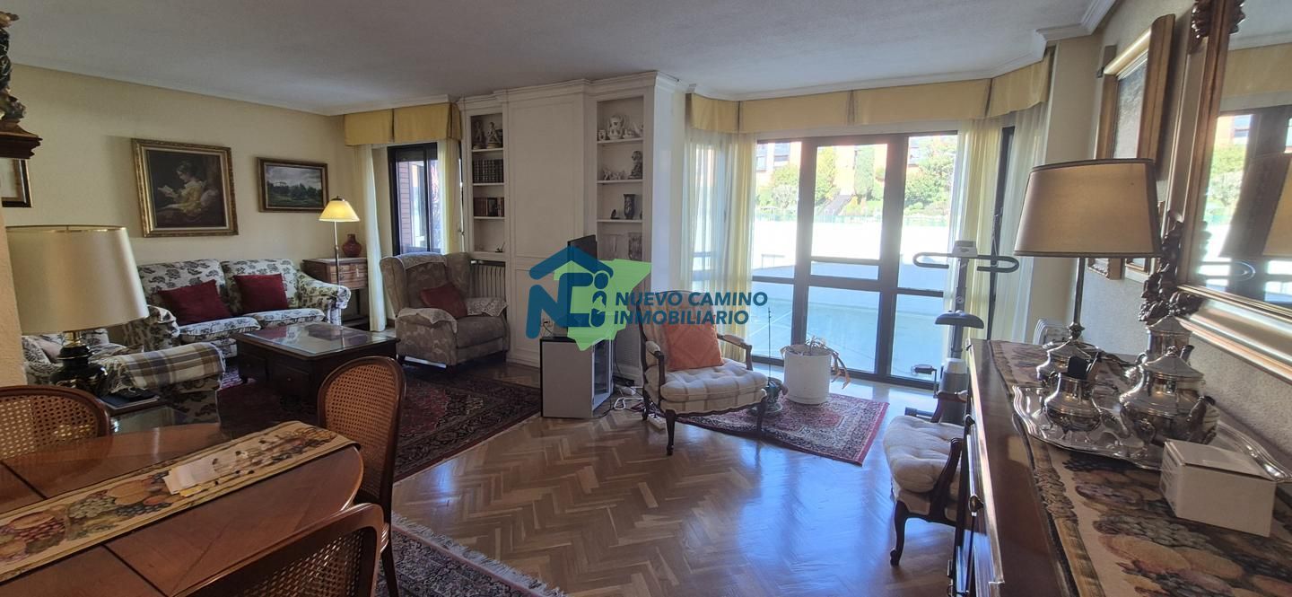 Living room of Flat for sale in  Madrid Capital  with Air Conditioner, Heating and Parquet flooring