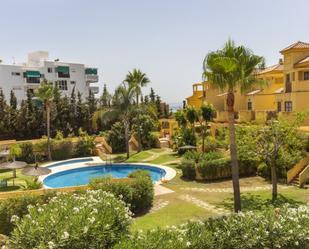 Jardí de Casa adosada en venda en Estepona amb Aire condicionat, Terrassa i Piscina