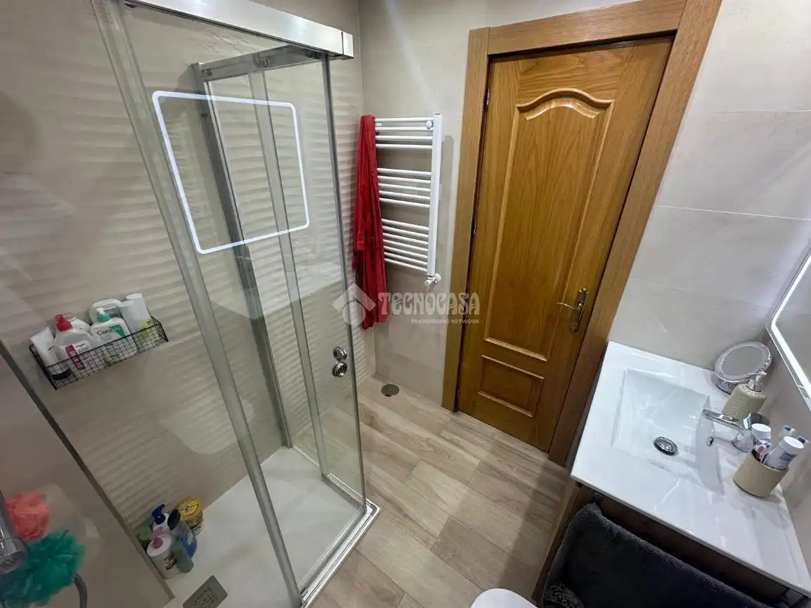 Baño de Piso en venta en Fuenlabrada con Calefacción y Terraza