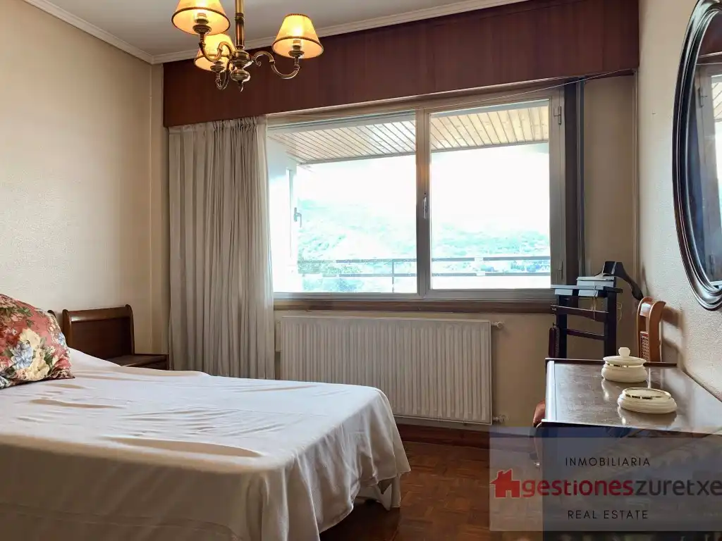 Bedroom of Flat for sale in Bilbao 