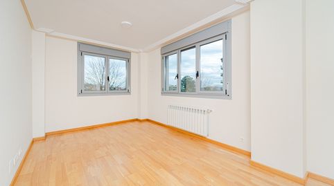 Foto 3 de Piso en venta en Viseu, 42, Ciudad Naranco - Prados de La Fuente, Oviedo