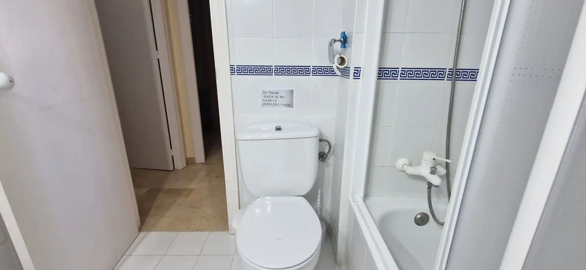 Bany de Apartament de lloguer en El Portil amb Piscina comunitària