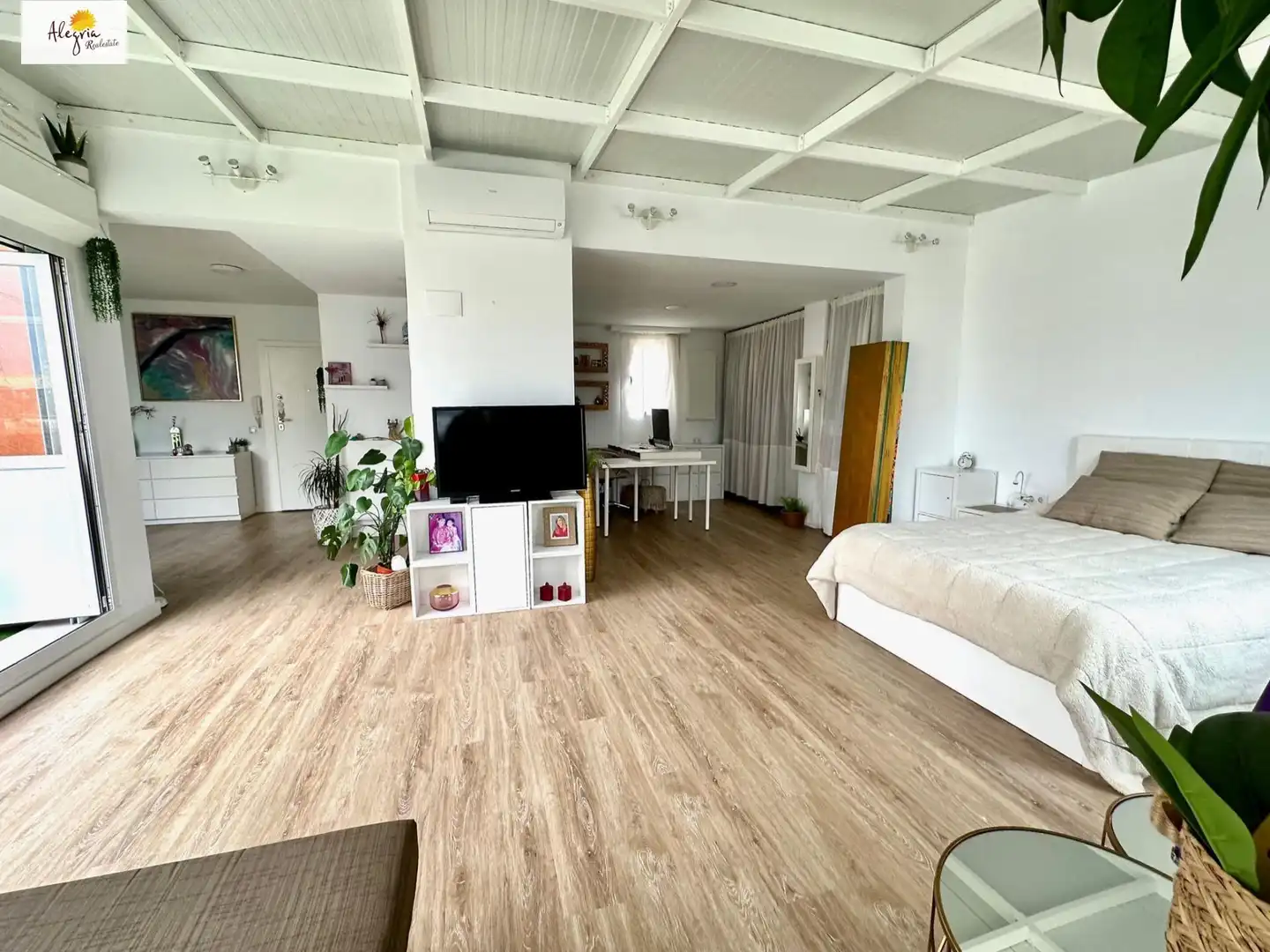 Schlafzimmer von Dachboden zum Verkauf in Valencia mit Klimaanlage und Möbliert