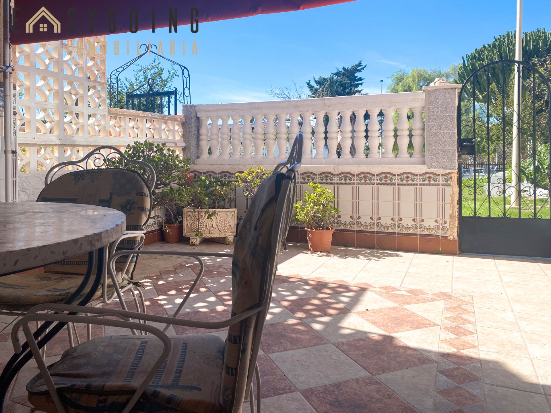 Terrassa de Casa adosada en venda en Torrevieja amb Traster, Moblat i Rentadora