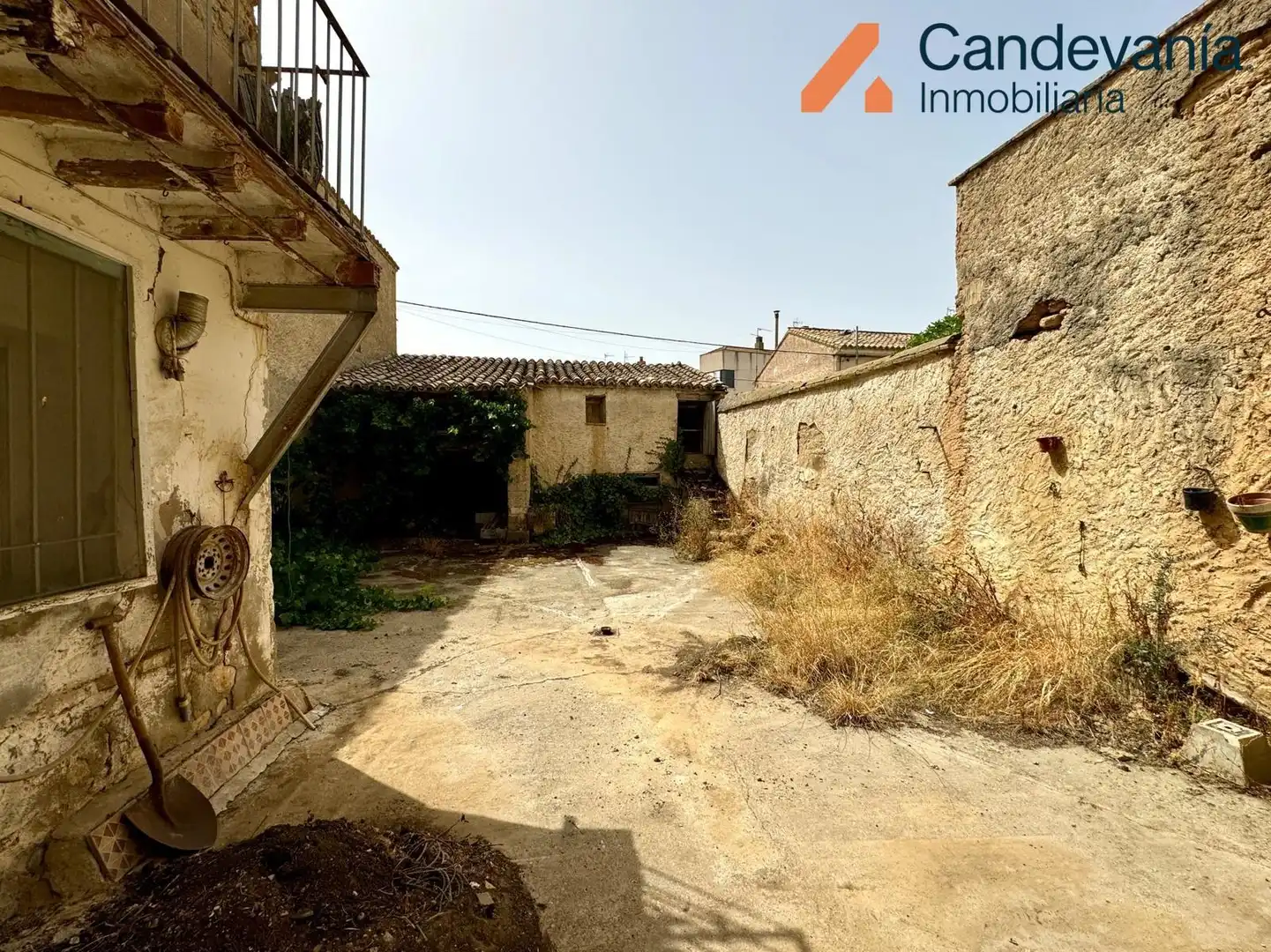 Außenansicht von Country house zum Verkauf in San Mateo de Gállego mit Heizung und Privatgarten