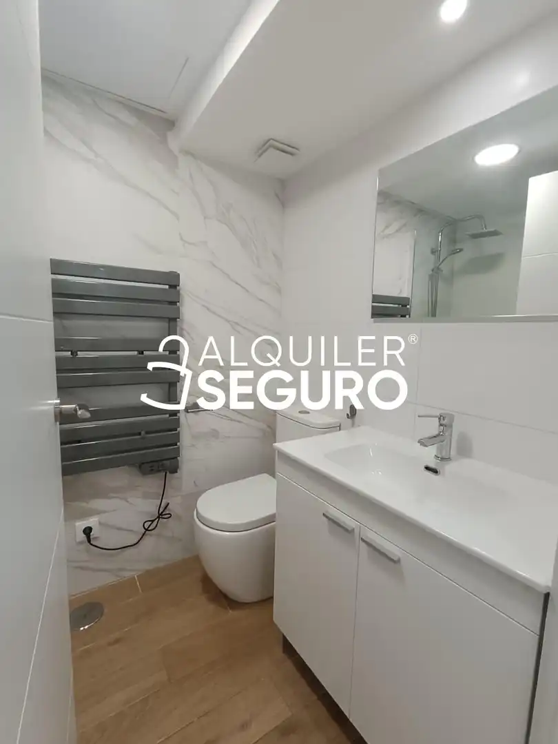 Baño de Piso de alquiler en Aranjuez con Aire acondicionado, Calefacción y Terraza