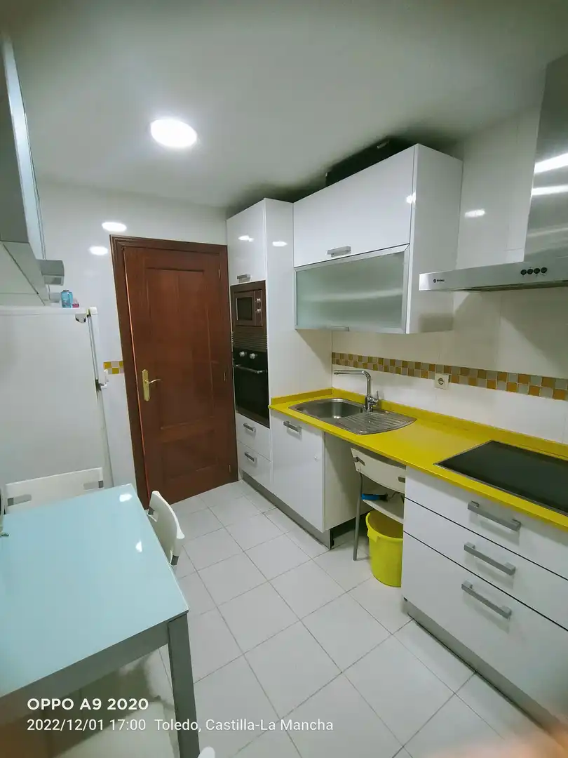 Cocina de Piso de alquiler en Toledo con Aire acondicionado, Calefacción y Jardín privado