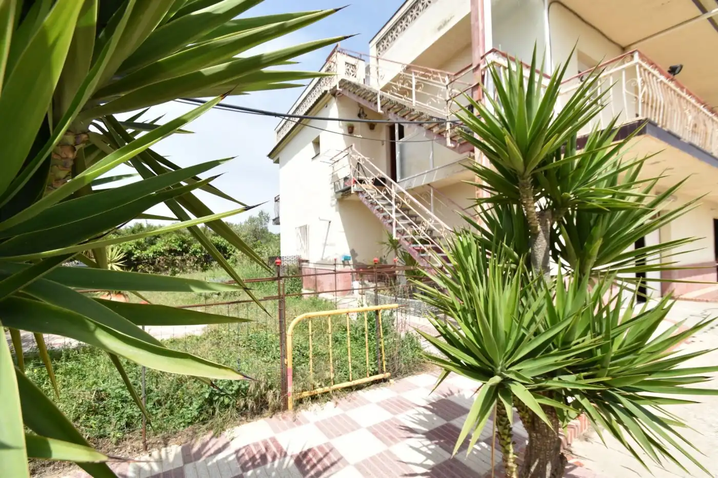 Exterior view of Country homes for sale in Vilanova i la Geltrú  with Terrace and Balcony