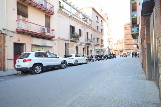 Local comercial en Alquiler en Calle REC, 18 en Instituts