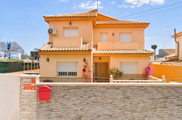 Casa-chalet en Venta en Calle Pou del Marques en El Paraíso - Los Almendros