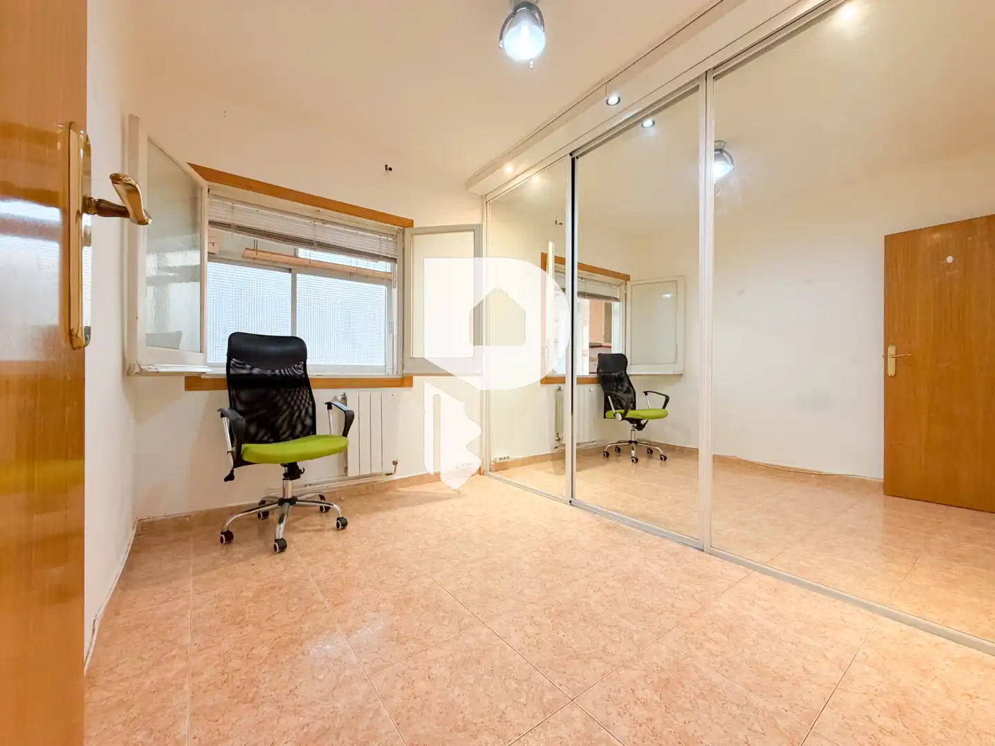 Piso en venta en Sant Joan Despí con Calefacción, Terraza y Horno