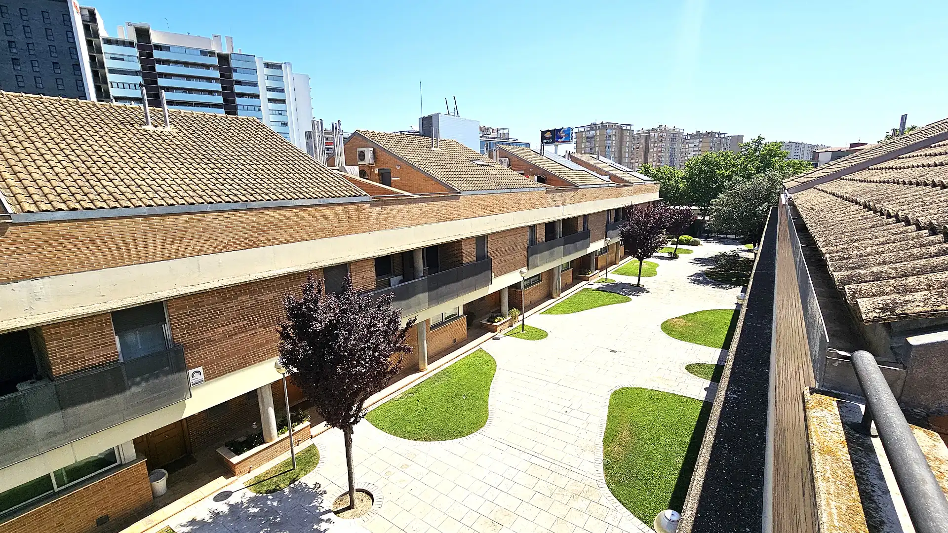 Vista exterior de Casa adosada en venta en Zaragoza con Aire acondicionado, Calefacción y Jardín privado