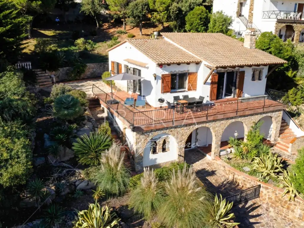 Außenansicht von Haus oder Chalet zum Verkauf in Castell d'Aro, Platja d'Aro i s'Agaró mit Klimaanlage, Heizung und Privatgarten