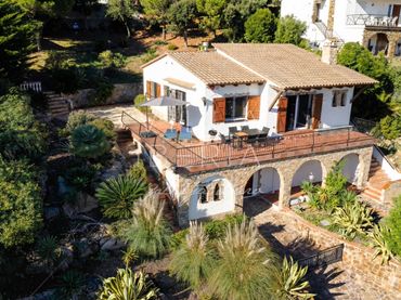 Casa con jardín en venta en Calle Oliveres 7