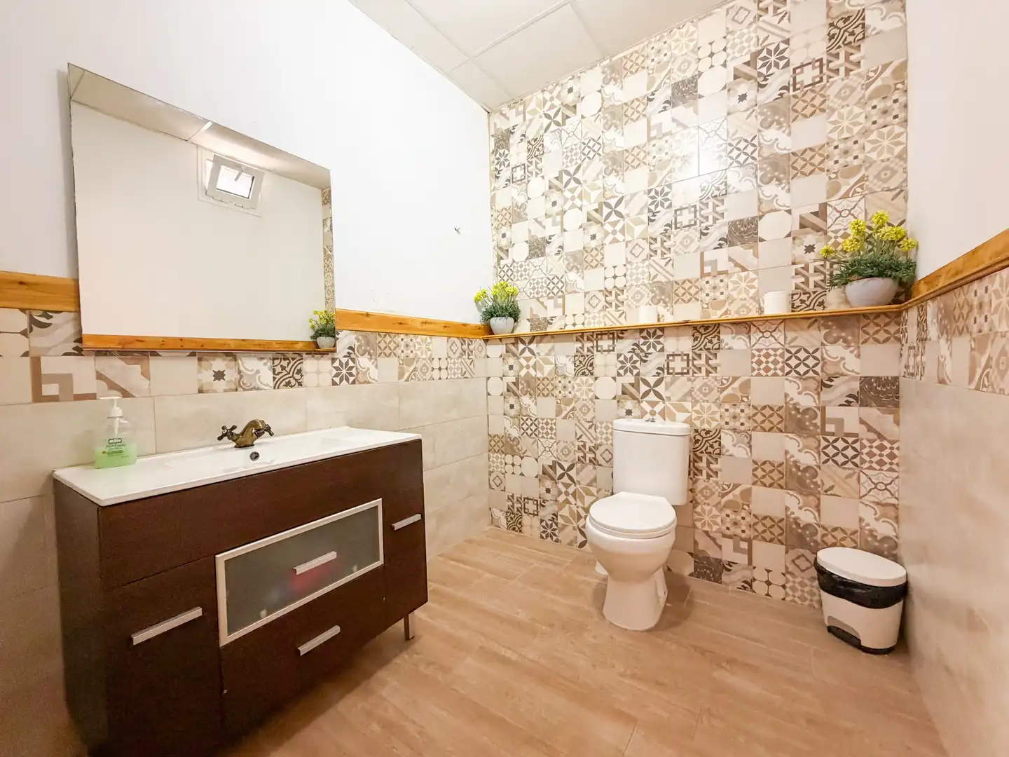 Baño de Local en venta en Los Barrios con Aire acondicionado