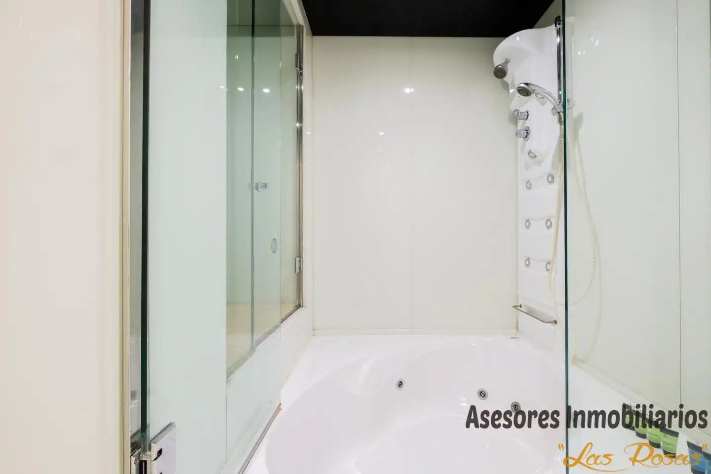 Baño de Planta baja en venta en Madrid con Aire acondicionado y Calefacción