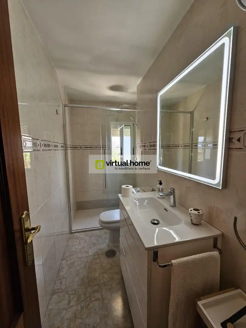 Bathroom of Flat for sale in Benidorm  with Air Conditioner, Terrace and Furnished