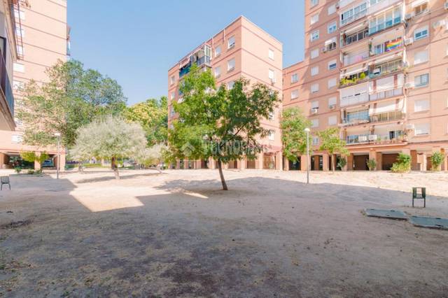 Piso en Venta en Calle cantabria en Alameda de Osuna