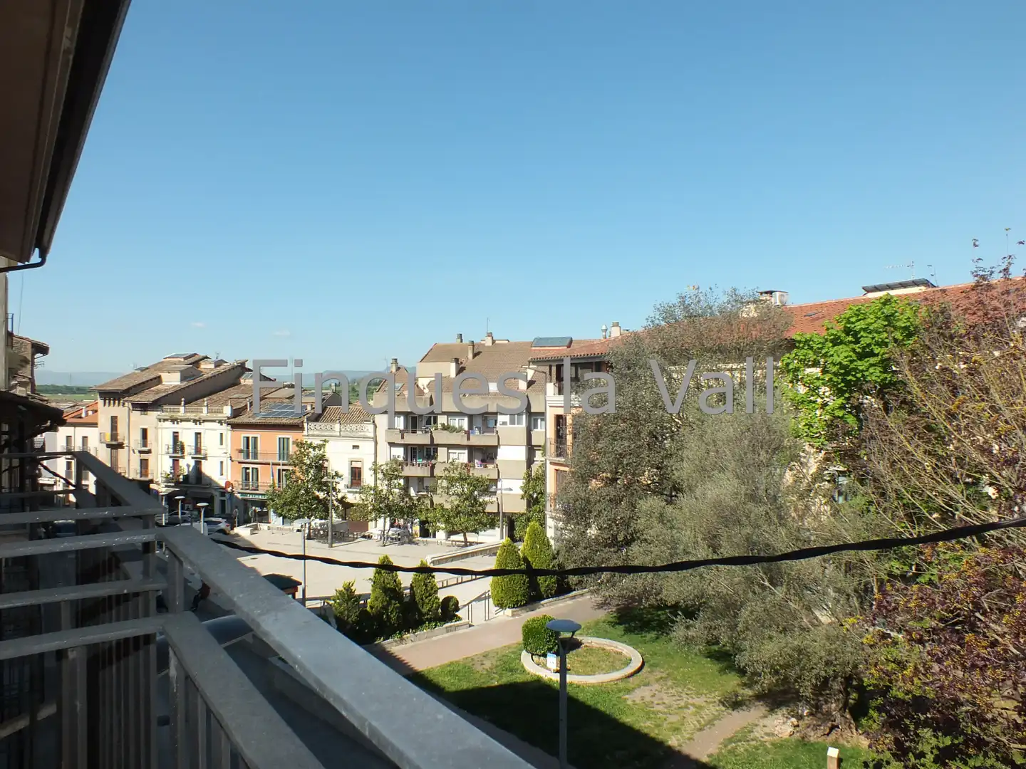 Außenansicht von Wohnung zum Verkauf in Roda de Ter mit Heizung, Ofen und Balkon