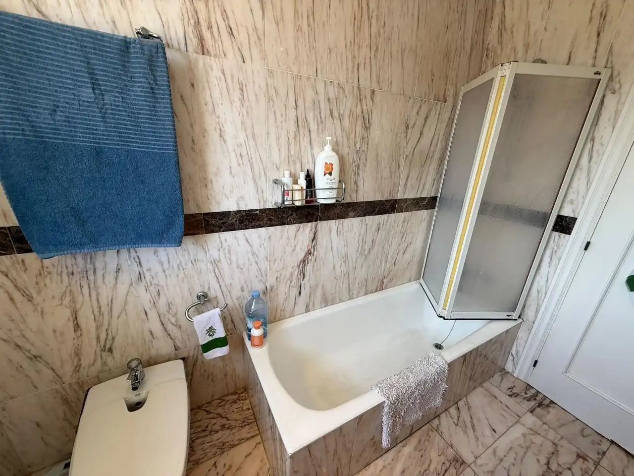 Baño de Ático en venta en Castro-Urdiales con Calefacción, Parquet y Terraza