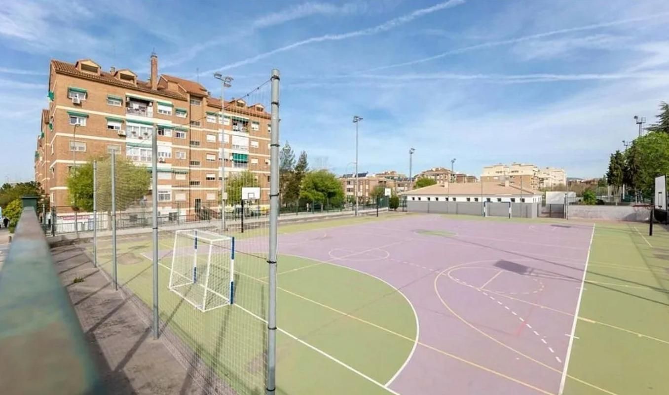 Vista exterior de Local en venda en  Granada Capital