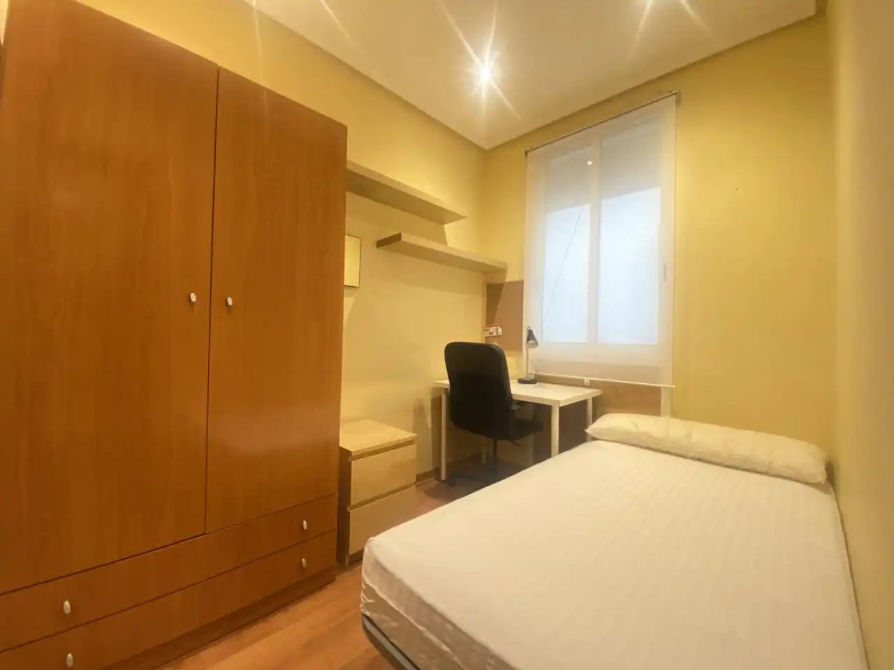 Bedroom of Flat for rent in Madrid  with Heating, Furnished and Internet