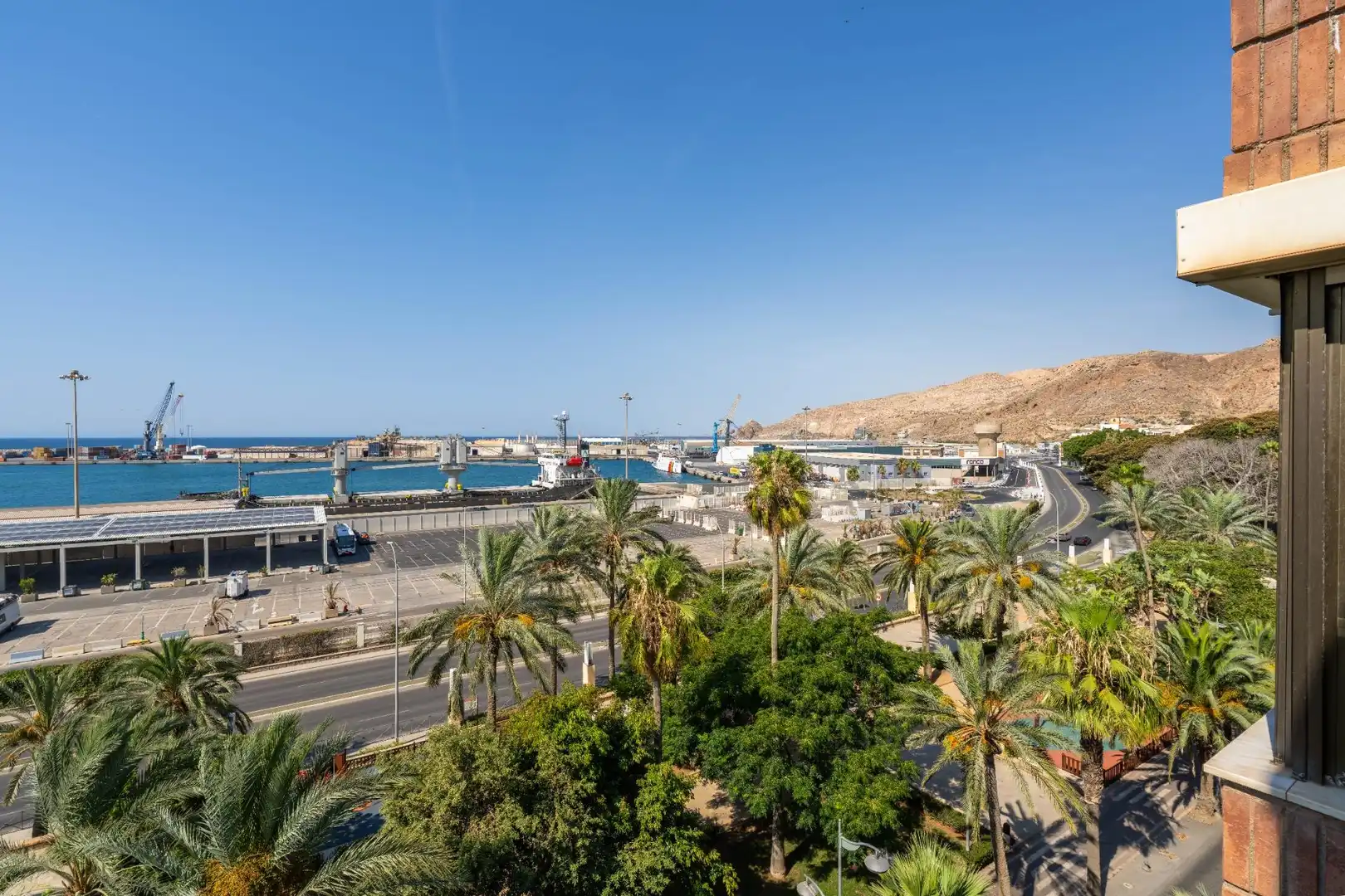 Außenansicht von Wohnung zum Verkauf in Almería mit Klimaanlage, Heizung und Balkon