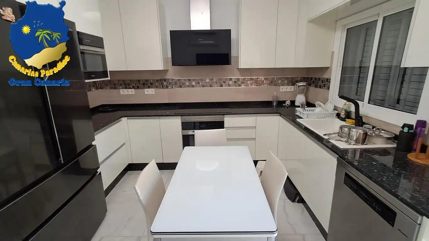 Cuina de Casa o xalet en venda en San Bartolomé de Tirajana amb Aire condicionat, Terrassa i Moblat