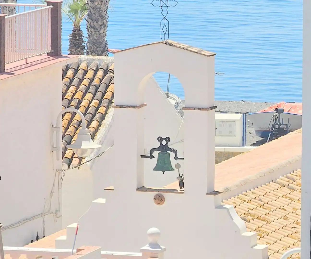 Außenansicht von Wohnungen zum Verkauf in Algarrobo mit Terrasse, Schwimmbad und Möbliert