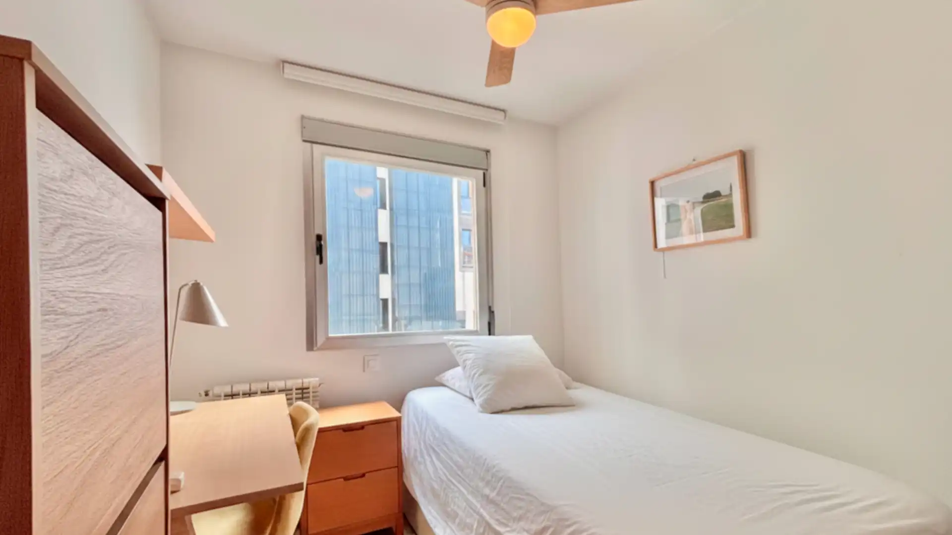 Bedroom of Flat for rent in Madrid  with Air Conditioner, Heating and Storage room