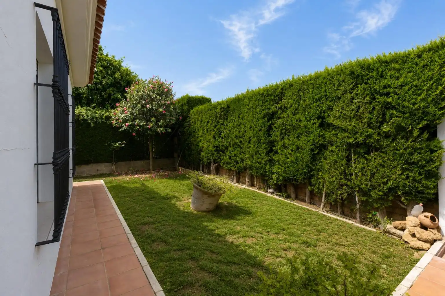 Jardí de Casa o xalet en venda en Sanlúcar la Mayor amb Jardí privat, Traster i Piscina