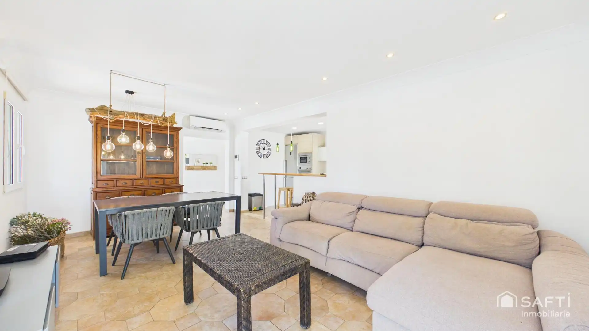 Sala d'estar de Casa o xalet en venda en Santa Margalida amb Aire condicionat, Terrassa i Piscina