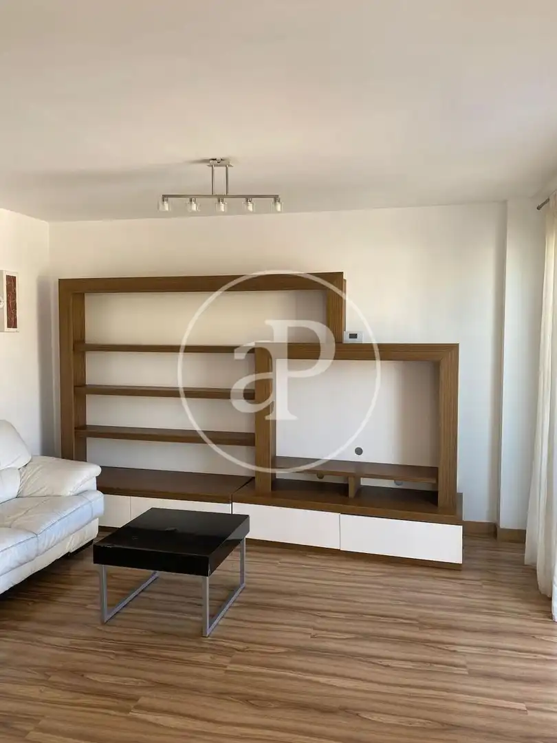 Sala d'estar de Dúplex de lloguer en La Pobla de Vallbona amb Aire condicionat, Calefacció i Jardí privat