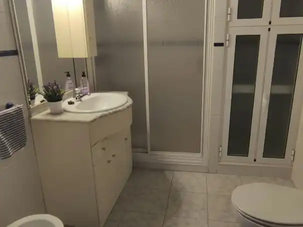 Badezimmer von Wohnung zur Miete in Plasencia mit Klimaanlage, Terrasse und Balkon