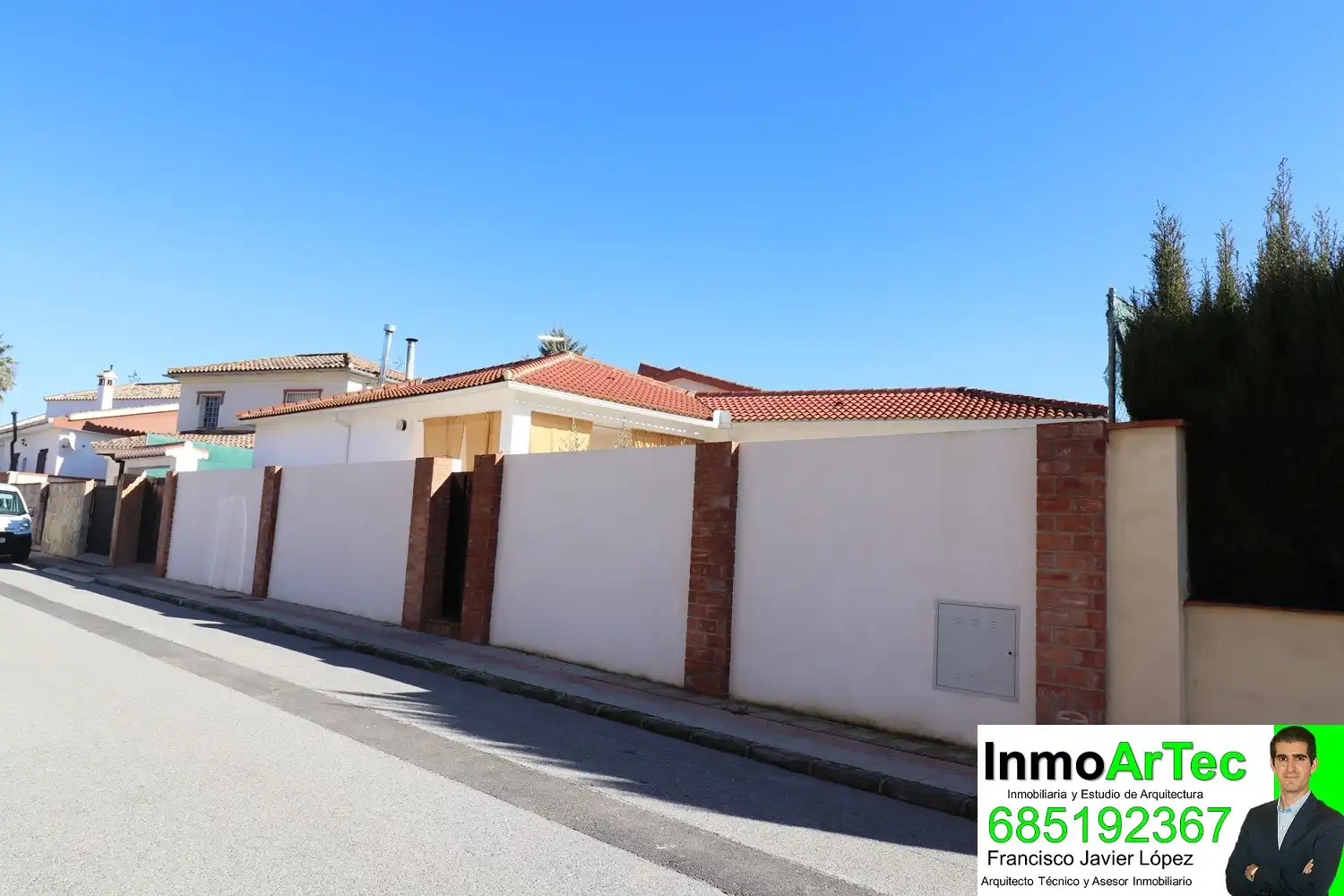 Exterior view of Houses for sale in Fuente Vaqueros  with Swimming Pool and Furnished