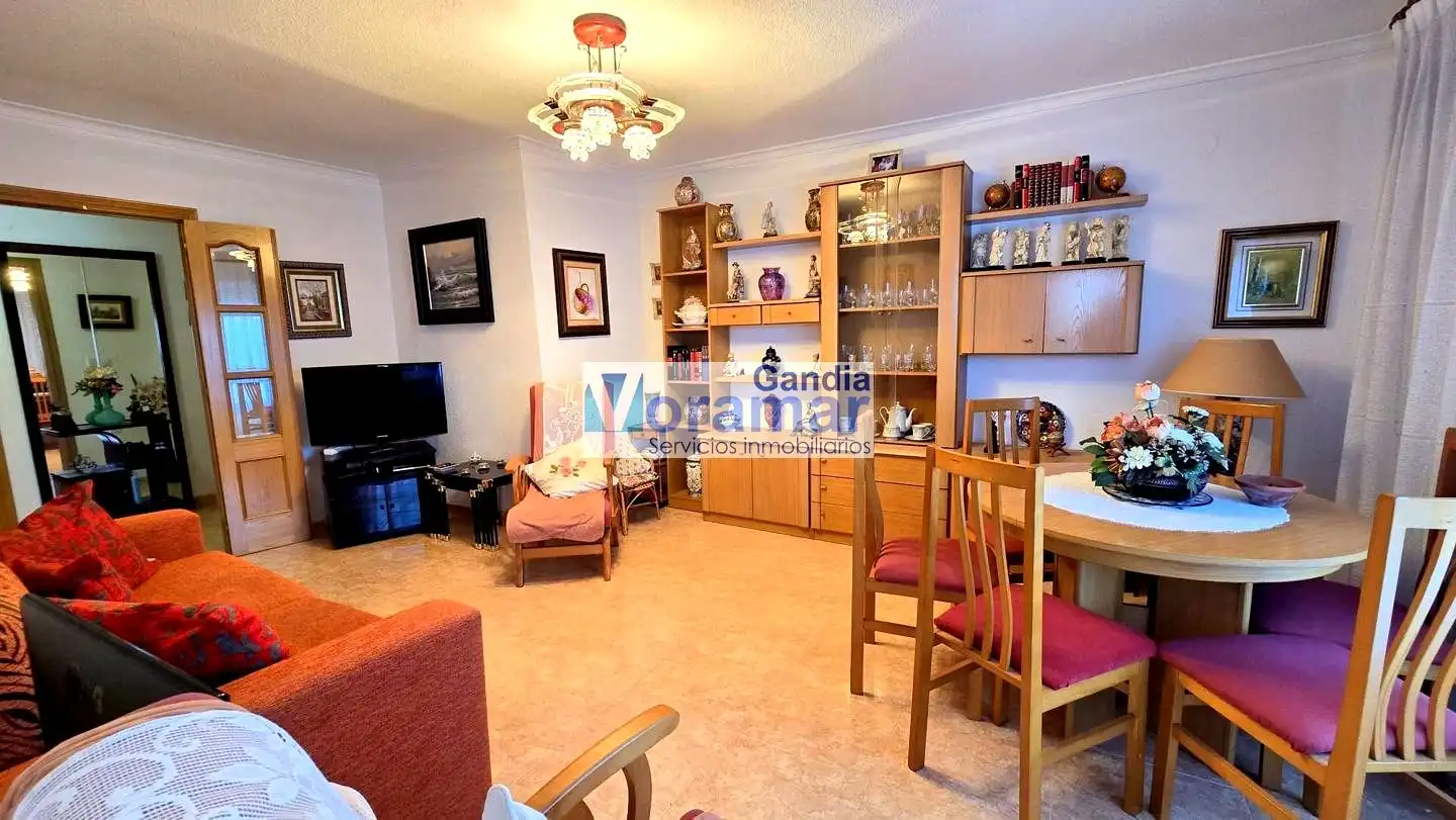 Sala de estar de Apartamento de alquiler en Gandia con Aire acondicionado, Calefacción y Piscina comunitaria
