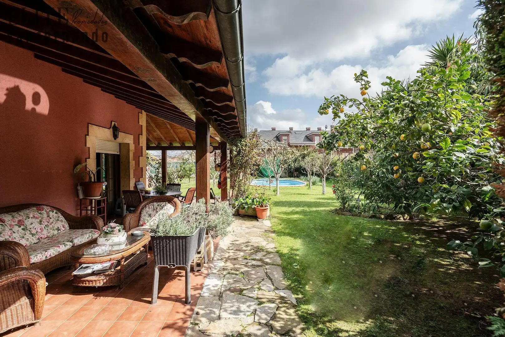 Jardí de Casa o xalet en venda en Torrelavega  amb Calefacció, Jardí privat i Parquet