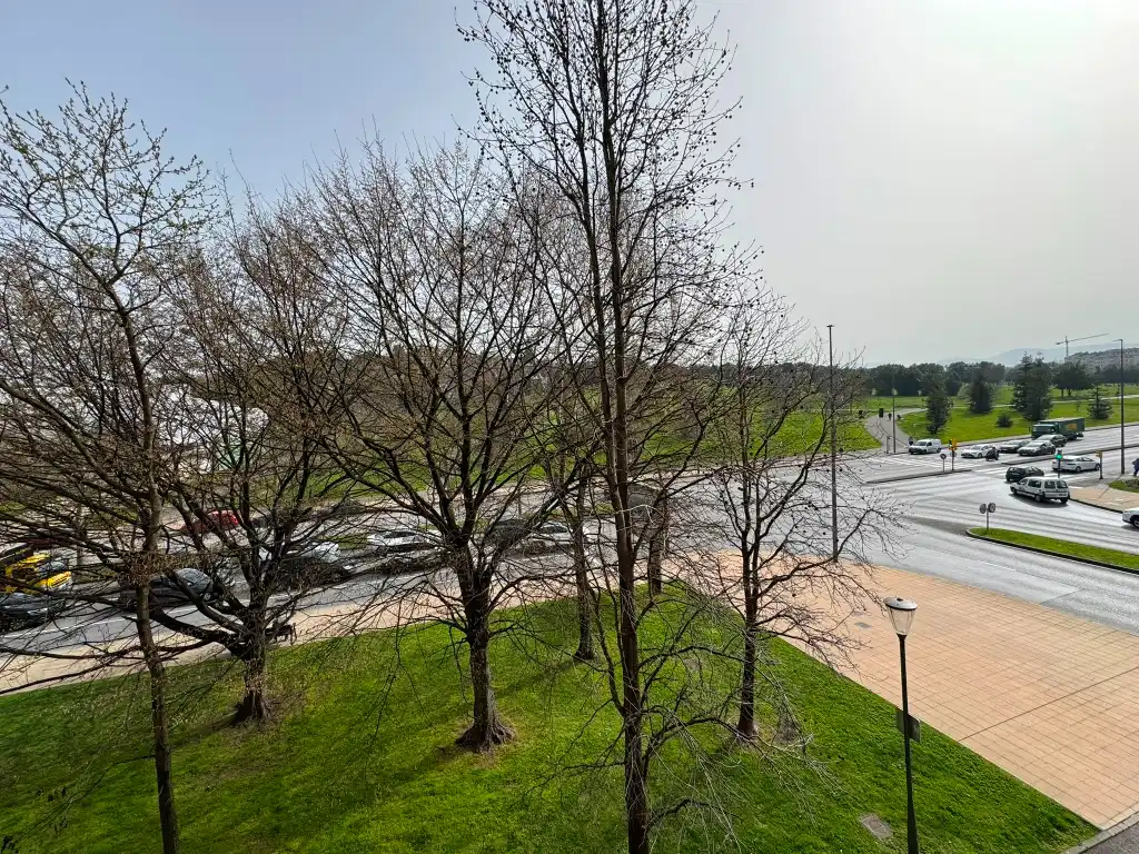 Vista exterior de Pis en venda en Gijón  amb Calefacció, Parquet i Traster