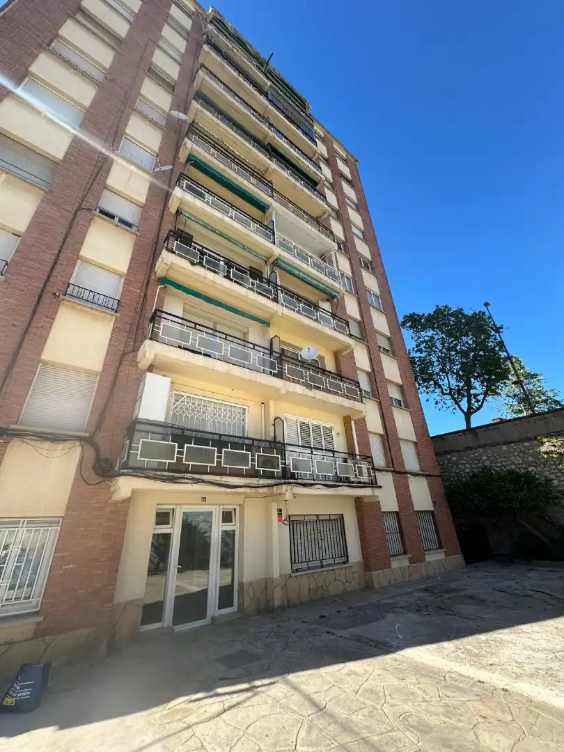 Vista exterior de Pis en venda en Reus amb Moblat, Forn i Rentadora