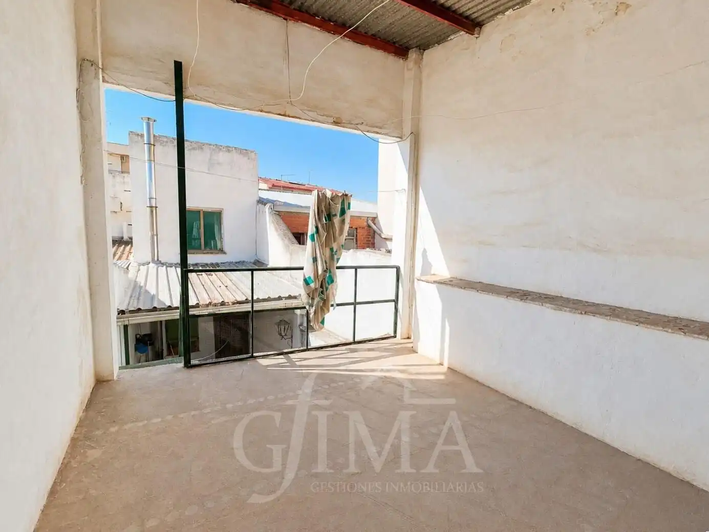 Balcony of Houses for sale in Tomelloso  with Heating, Storage room and Furnished