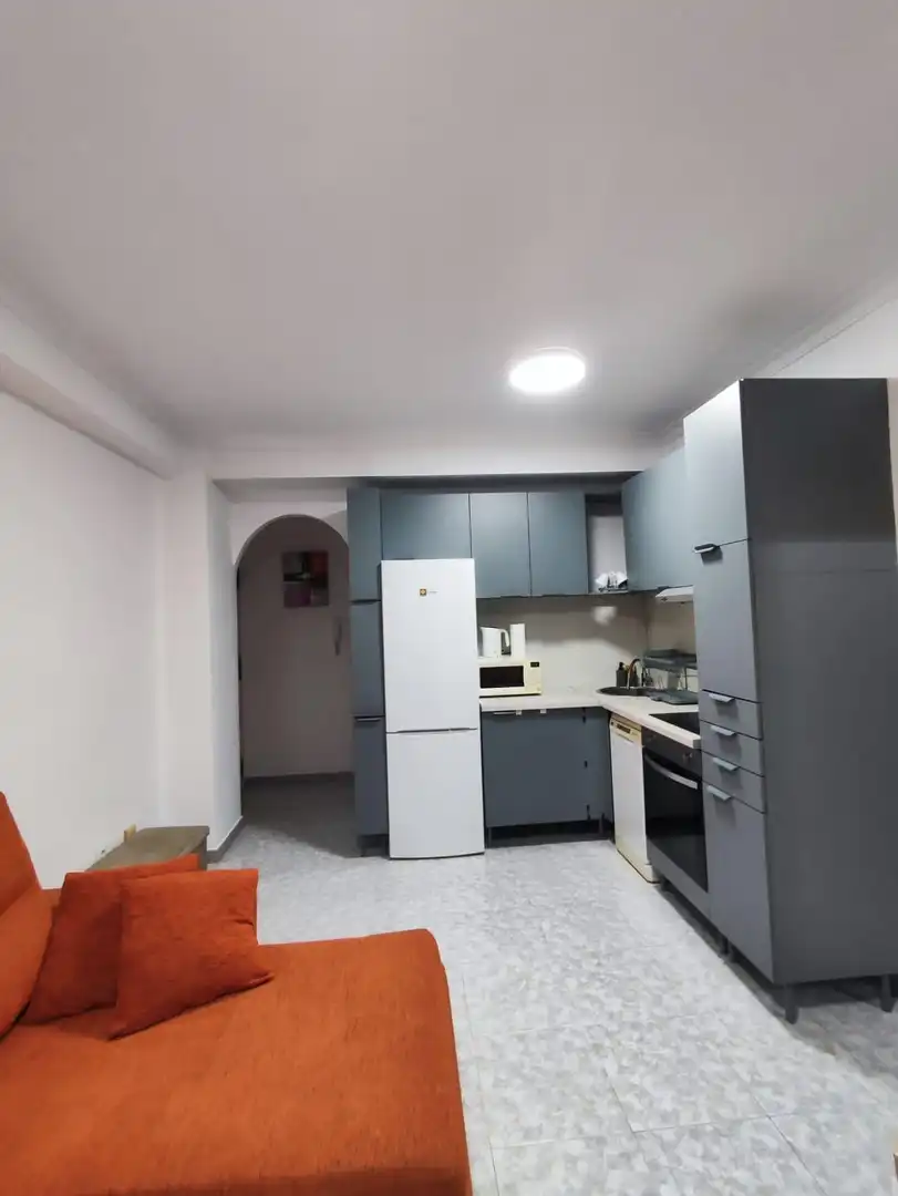 Cuina de Apartament de lloguer en Torrevieja amb Aire condicionat, Calefacció i Terrassa