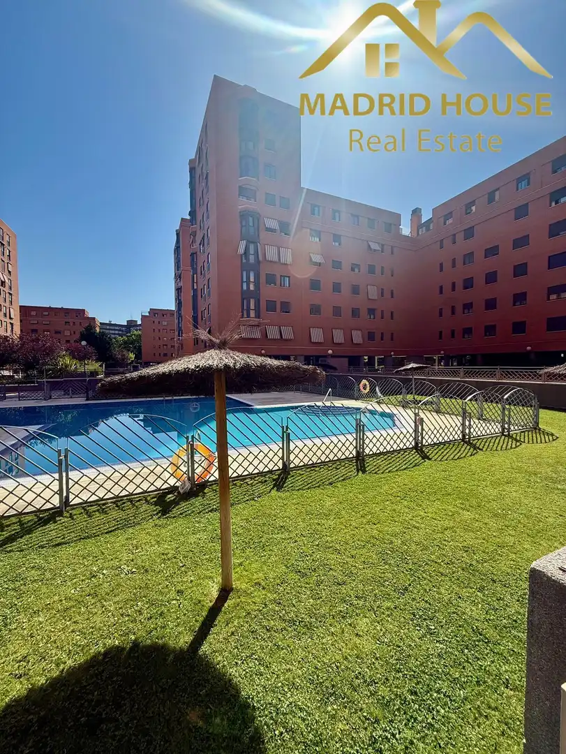 Piscina de Àtic en venda en Madrid amb Aire condicionat, Calefacció i Terrassa