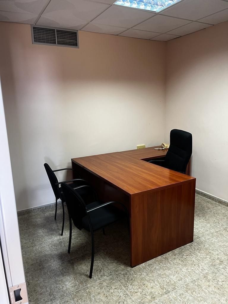 Oficina de lloguer a Santa María del Águila