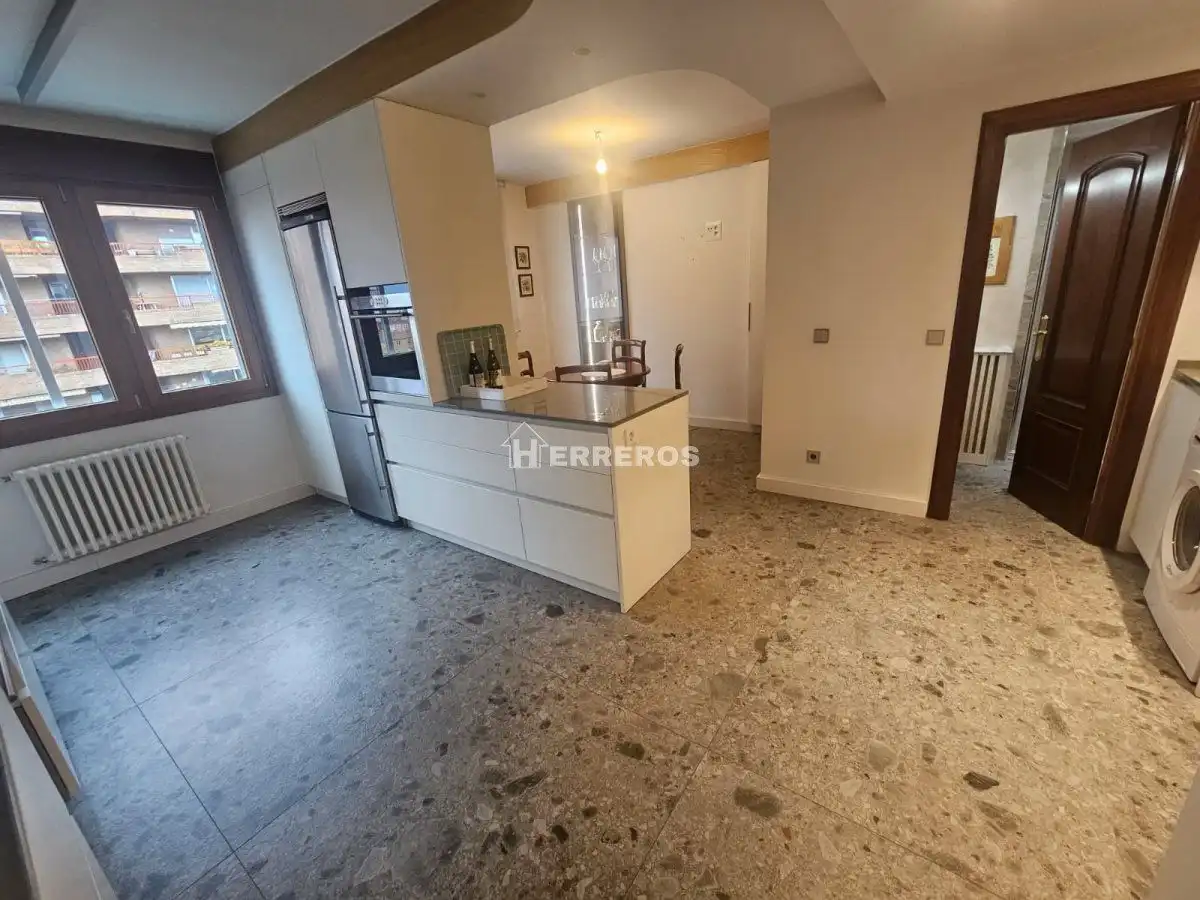 Kitchen of Flat for sale in  Logroño  with Heating, Terrace and Storage room